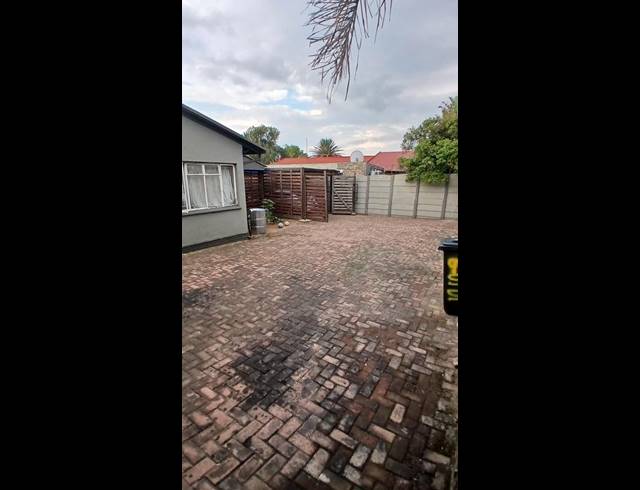4 BEDROOM PROPERTY TO RENT IN KEMPTON PARK WEST